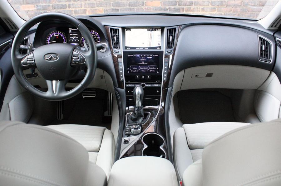  Infiniti Q50 2014 года  (фото 21 из 52)